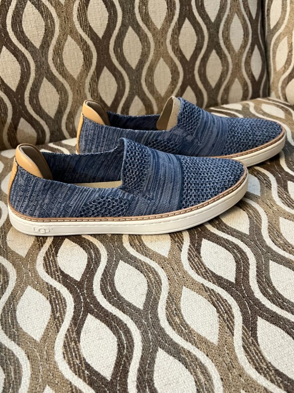 UGG Sammy Slip-On Sneakers NIB W6